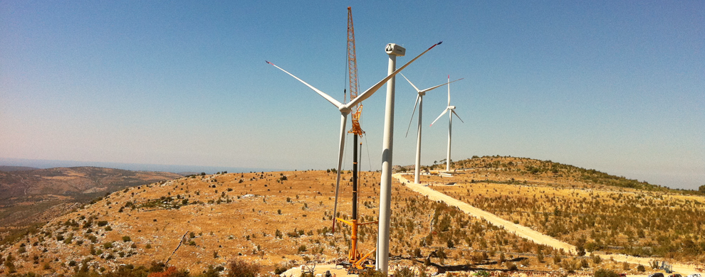 <h1>Montage und Demontage von Windkraftanlagen</h1> <p>Montage und Demontage der Windkraftanlage Jelinak, die aus 20 Windaggregaten des Herstellers Acciona Windpower (AW-82/1500 II a) mit einer Nennleistung von 1.500 kW (gesamte installierte Leistung von 30 MW) besteht. Die Windkraftanlage befindet sich nordwestlich von Trogir, auf dem Gebiet der Gemeinden Marina und Seget...</p> <a href='transport-i-montaza-vjetroelektrane/' class='detaljnije'>Mehr</a>